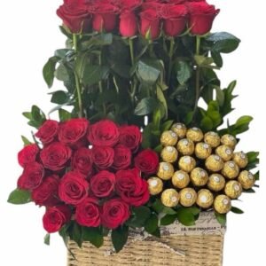 Canasta de Rosas Rojas con Chocolates Love