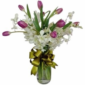 Arreglos con Orquídeas y Tulipanes Morados